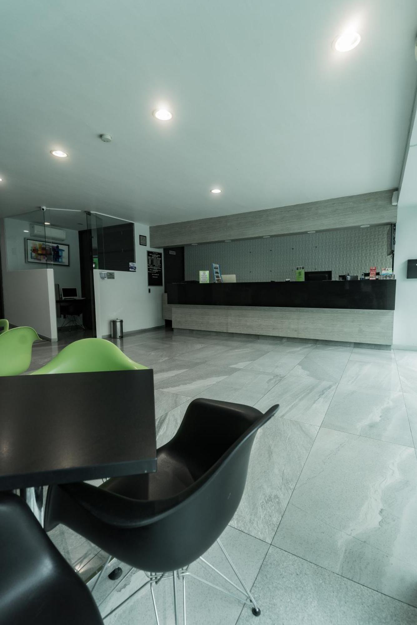Hotel Lemon Green -Zona Expo Frente Al Centro De Convenciones Гвадалахара Экстерьер фото